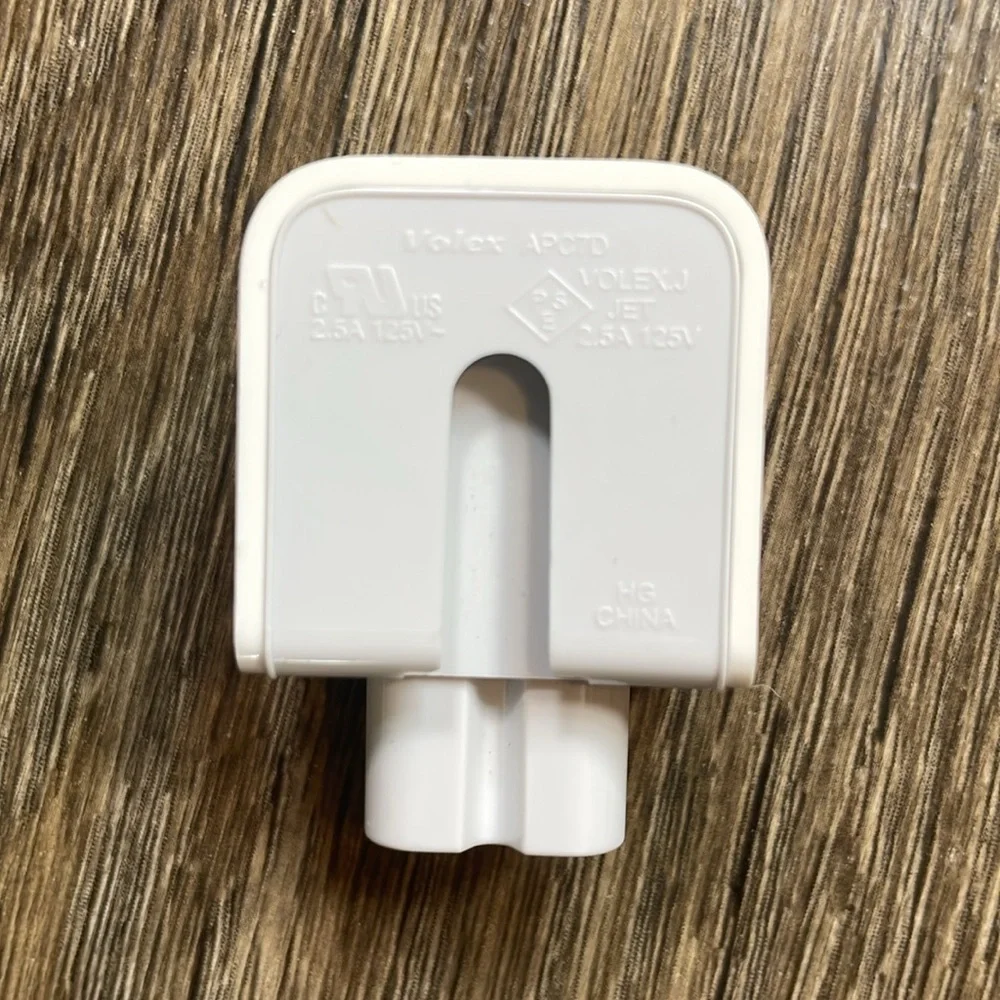Apple Voltex APC7D Power Adapter VOLEXJ JET 2.5A 125V